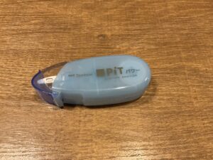 100円ショップ　テープのり