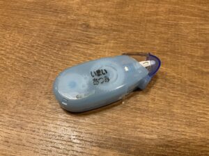 100円ショップ　テープのり
