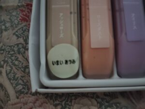 100円ショップ　シール　絵具